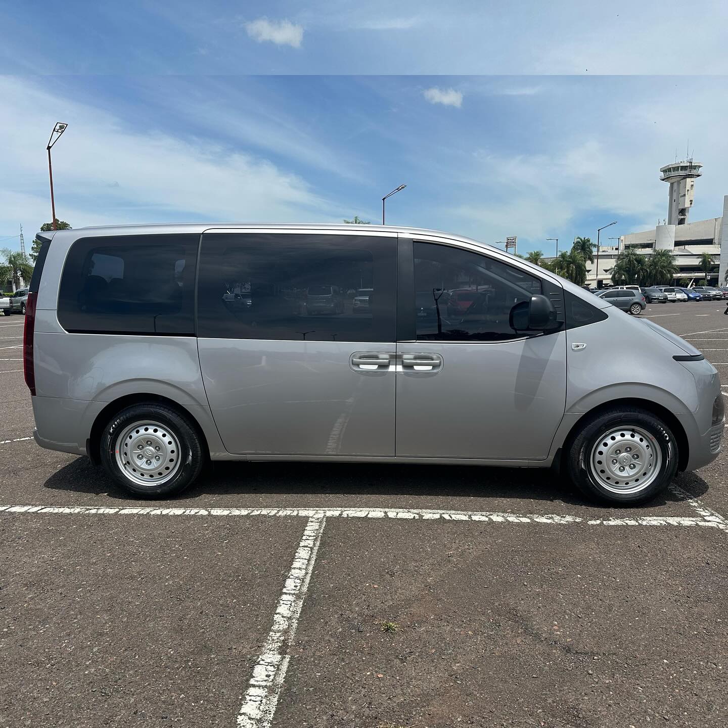 Alquila la Hyundai Staria y Viaja con Comodidad
